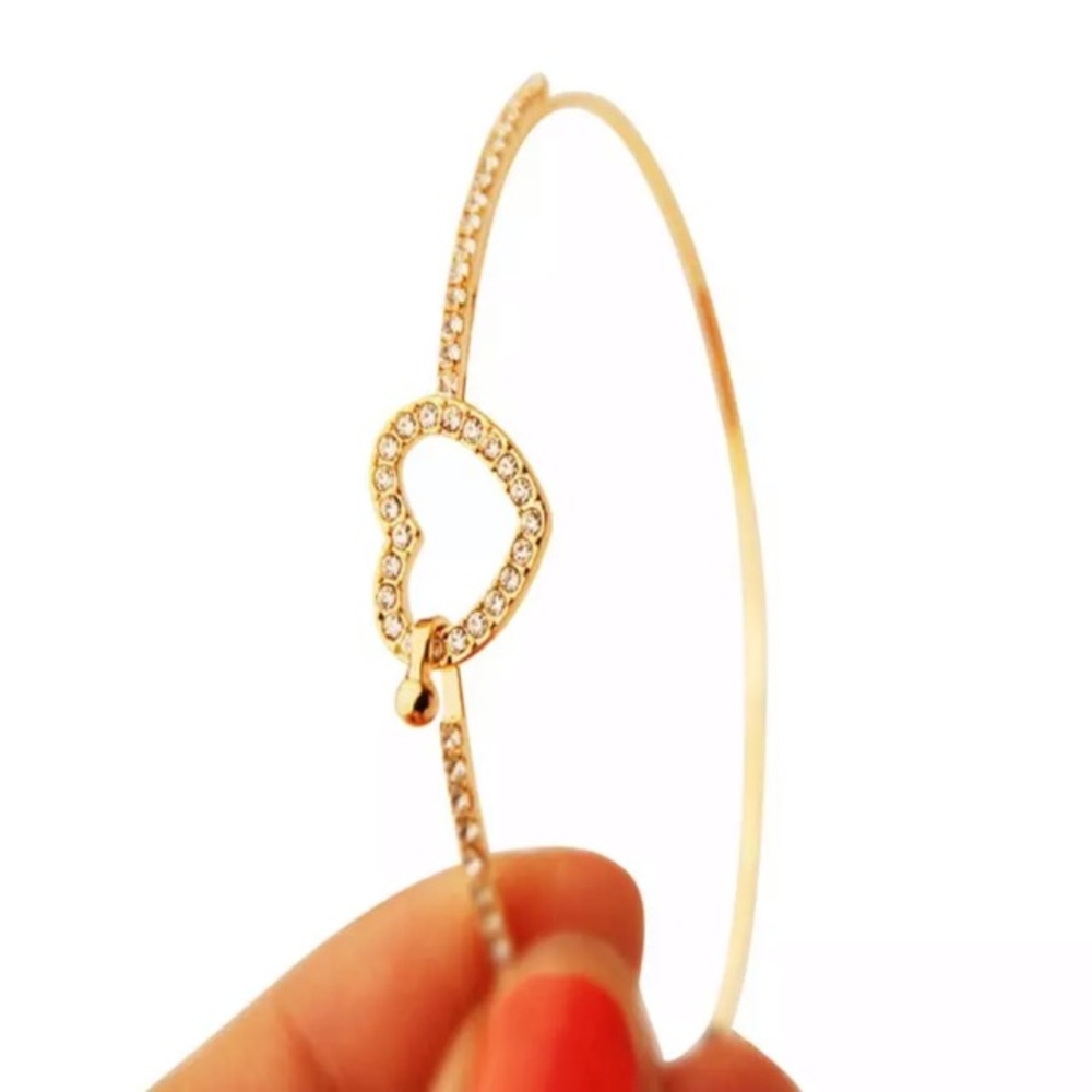 💙💎💲FIRM🛍➕BUNDLE➕🛍4 DISCOUNT! PAVE HEART CUFF! - Picture 2 of 8